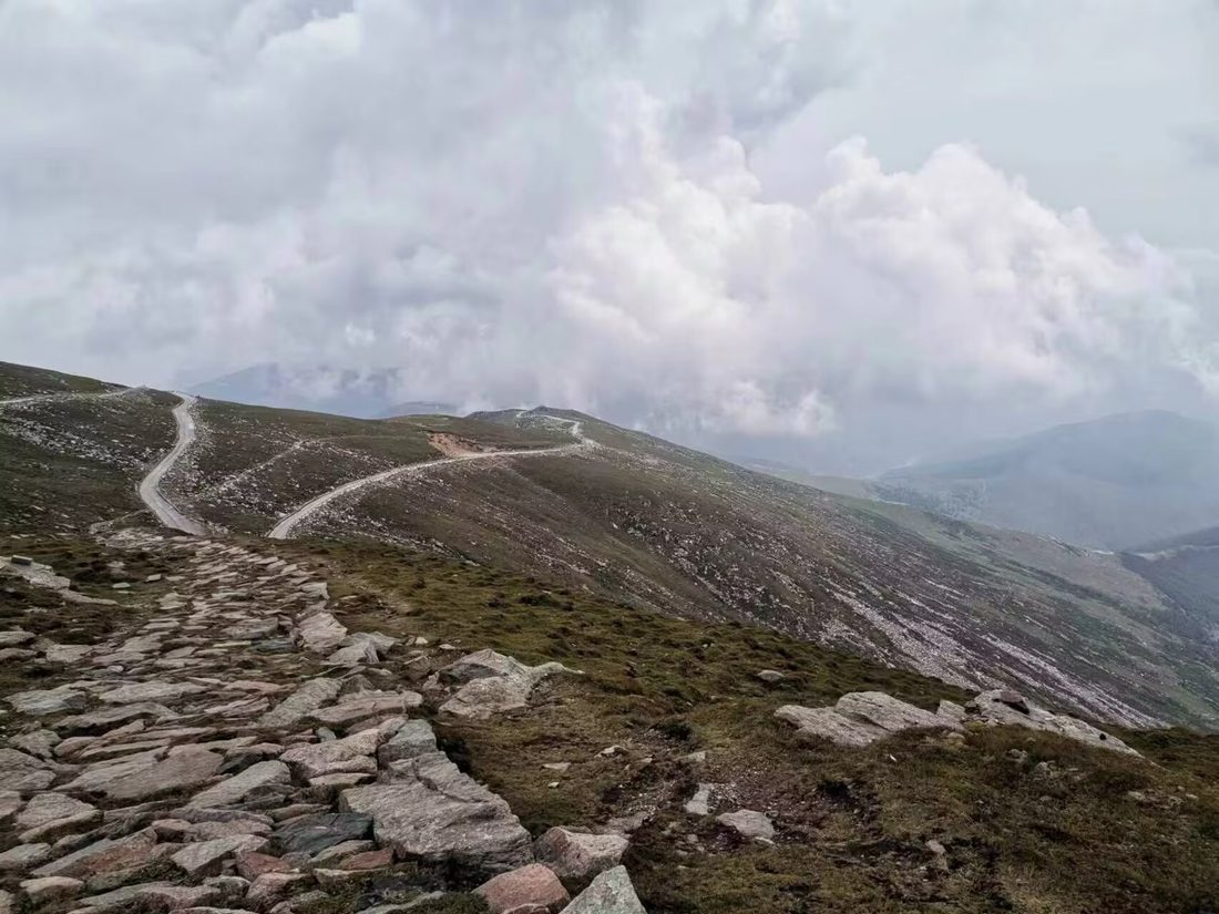 山地步道云雾